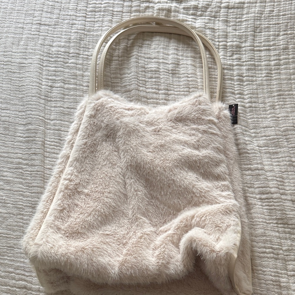 NWT Victorias Secret Cream Faux Fur Tote Bag - Picture 2 of 6